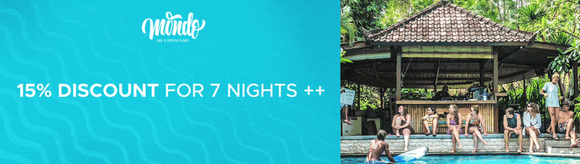 Promotional banner for Mondo surf camp Bali offering a 15% discount for 7 nights or more, featuring a group of guests relaxing by a tropical pool and thatched-roof bar.