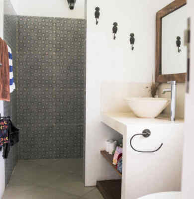 Mondo Village Room Kelimutu Bathroom 1